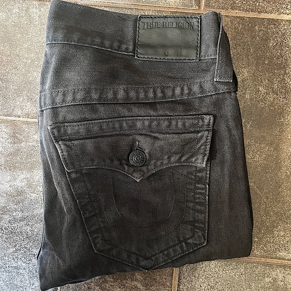 Authentic True Religion Ricky W/Flaps relaxed straight jeans. Mens size US31.